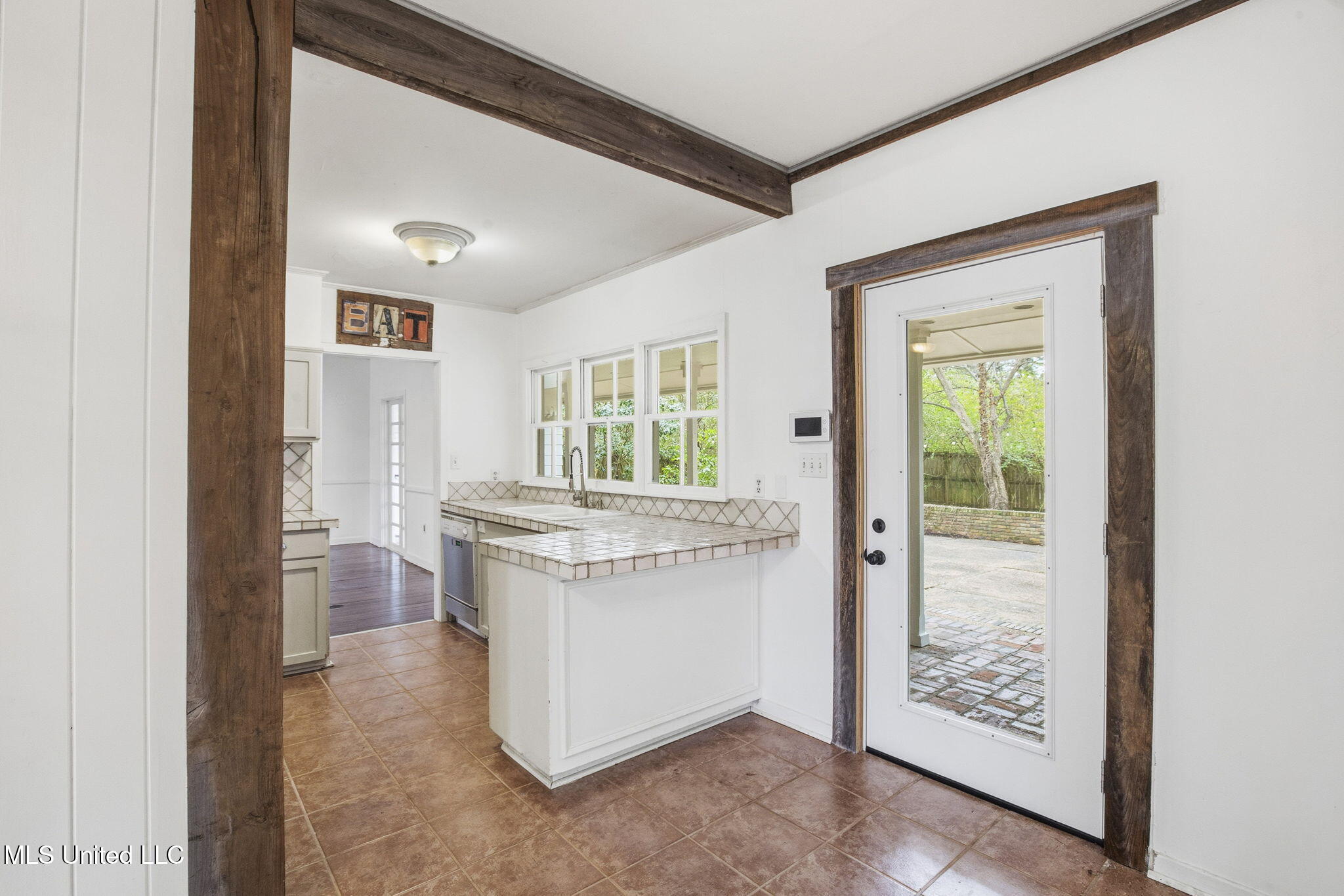 1439 Brecon Drive Jackson, MS 39211 - Photo 14 of 32 16-web-or-mls-1439 Brecon-16