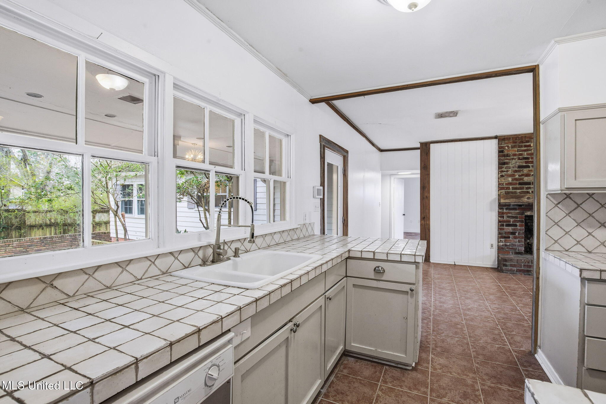 1439 Brecon Drive Jackson, MS 39211 - Photo 10 of 32 12-web-or-mls-1439 Brecon-12