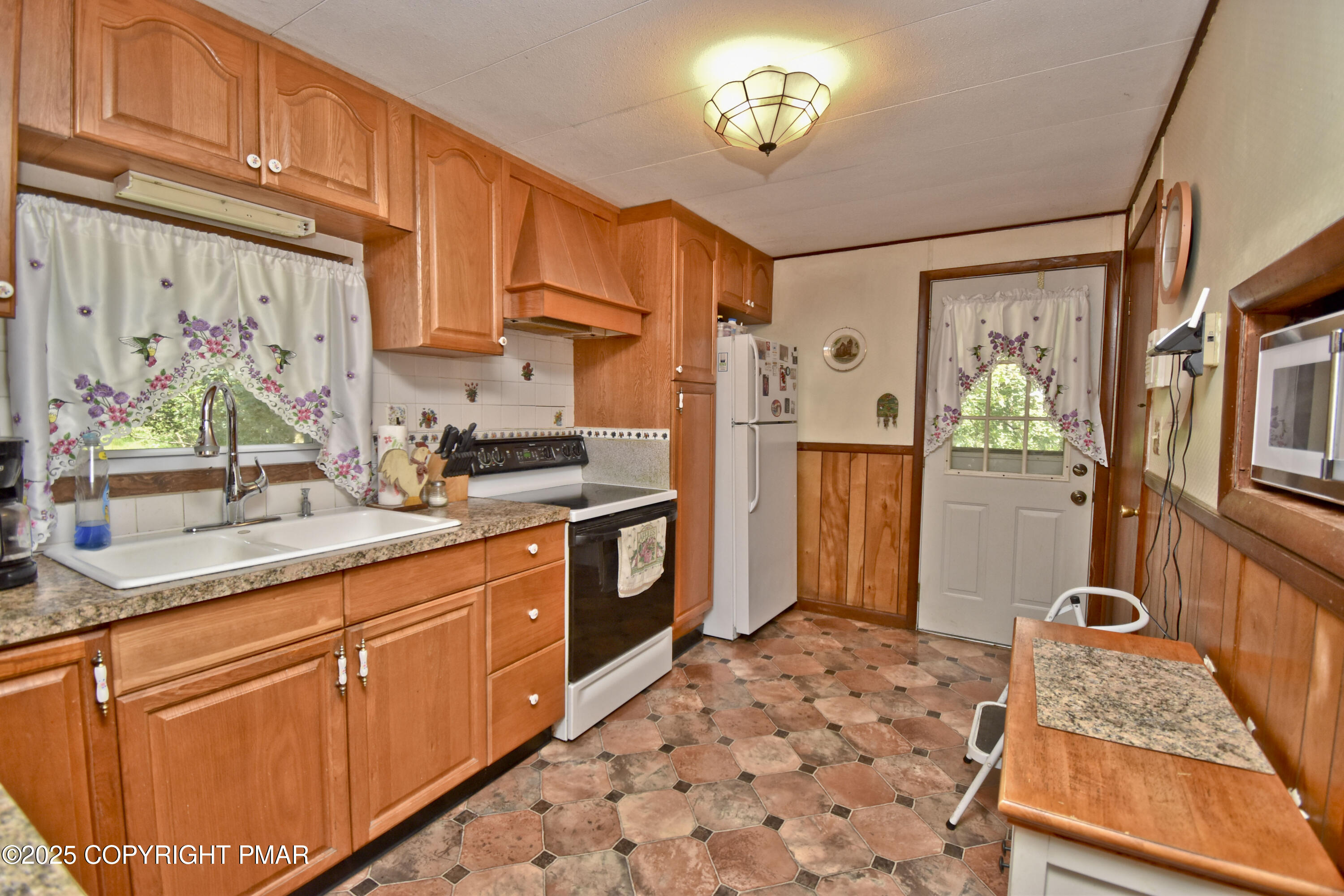 5630 Miller Road Bangor, PA 18013 - Photo 8 of 34 4 Kitchen (1)