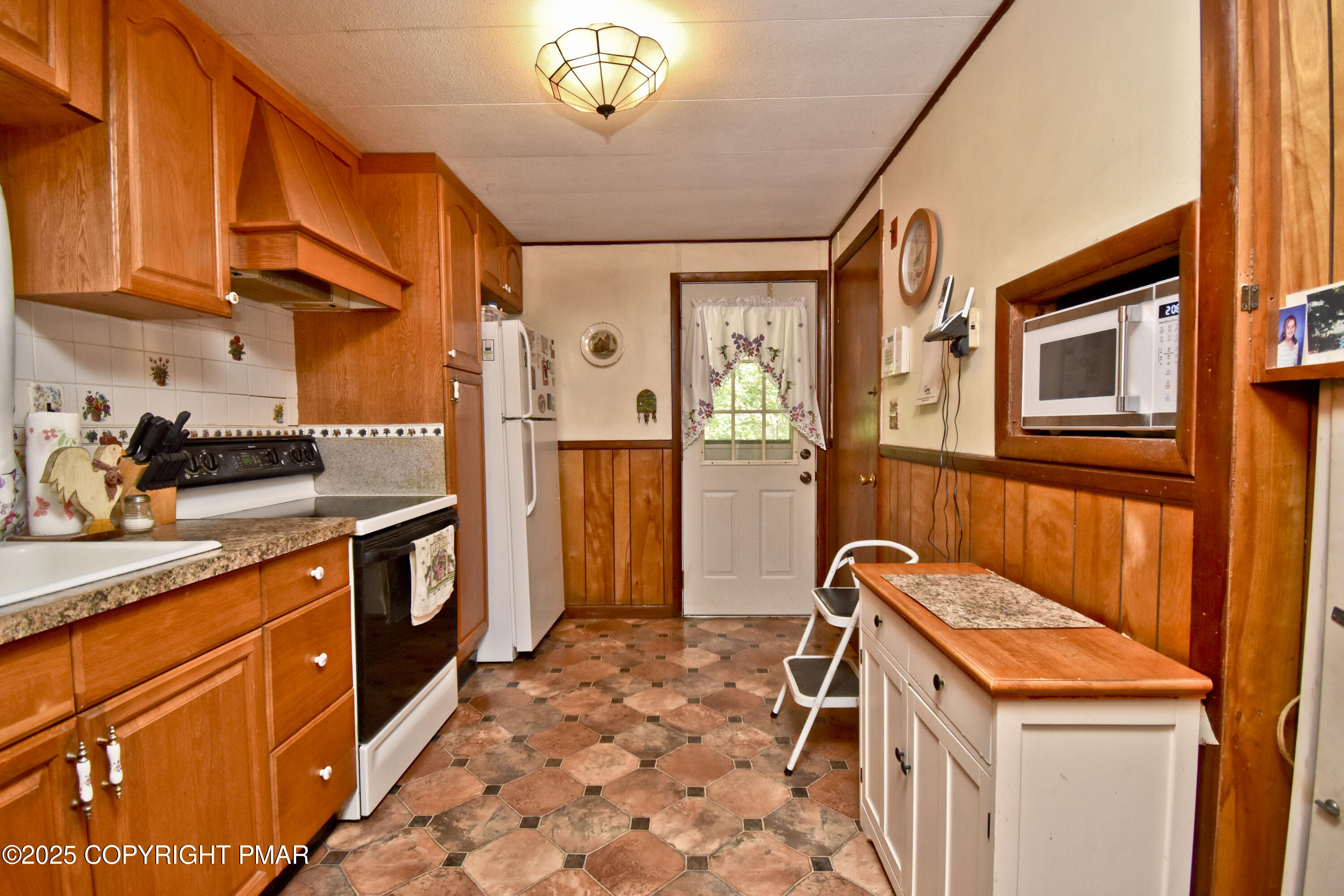 5630 Miller Road Bangor, PA 18013 - Photo 9 of 34 4 Kitchen (4)