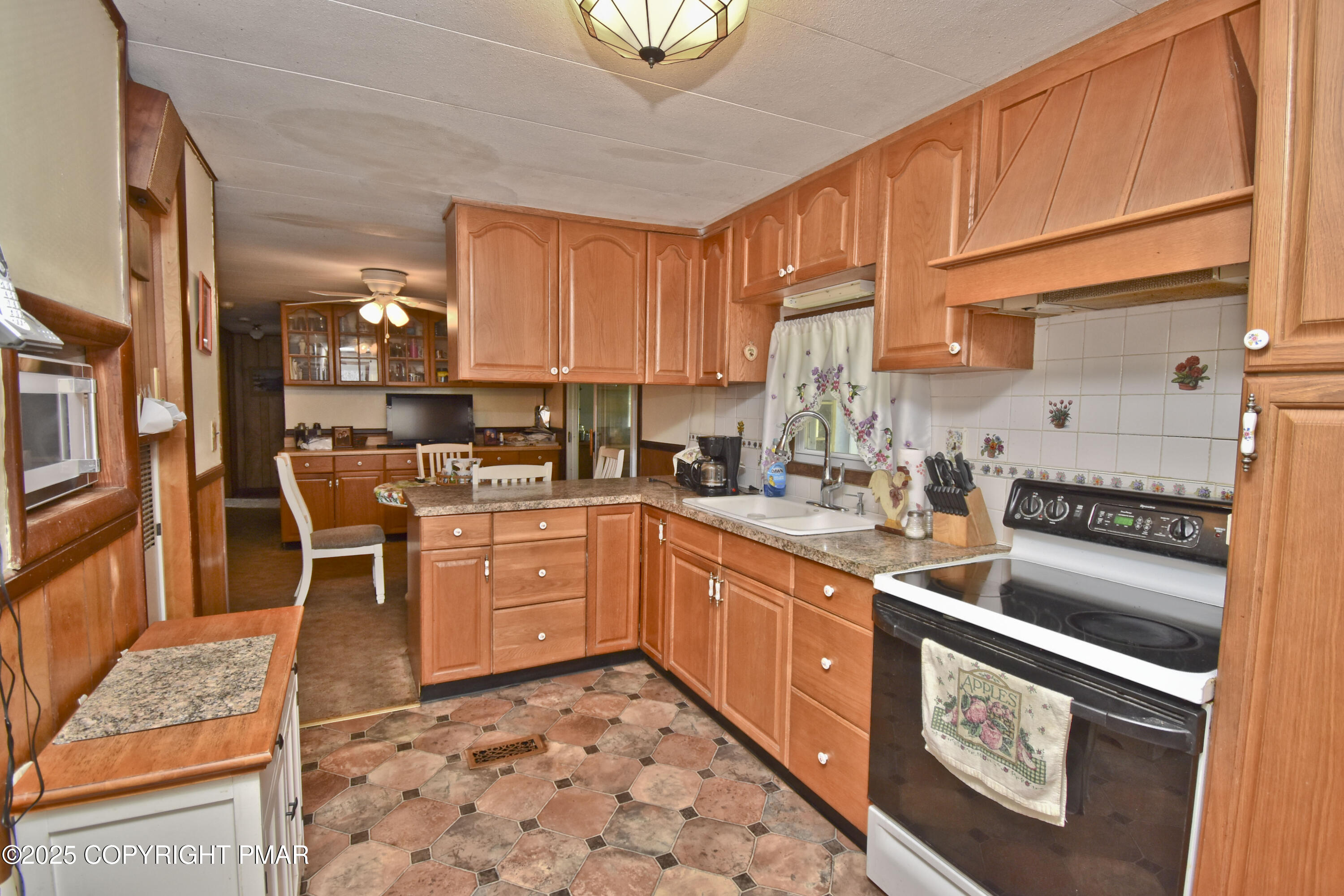 5630 Miller Road Bangor, PA 18013 - Photo 10 of 34 4 Kitchen (2)