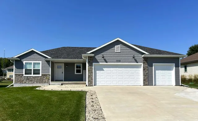 $419,900 | 1035 Bluegrass Trail, Waterloo, WI 53594