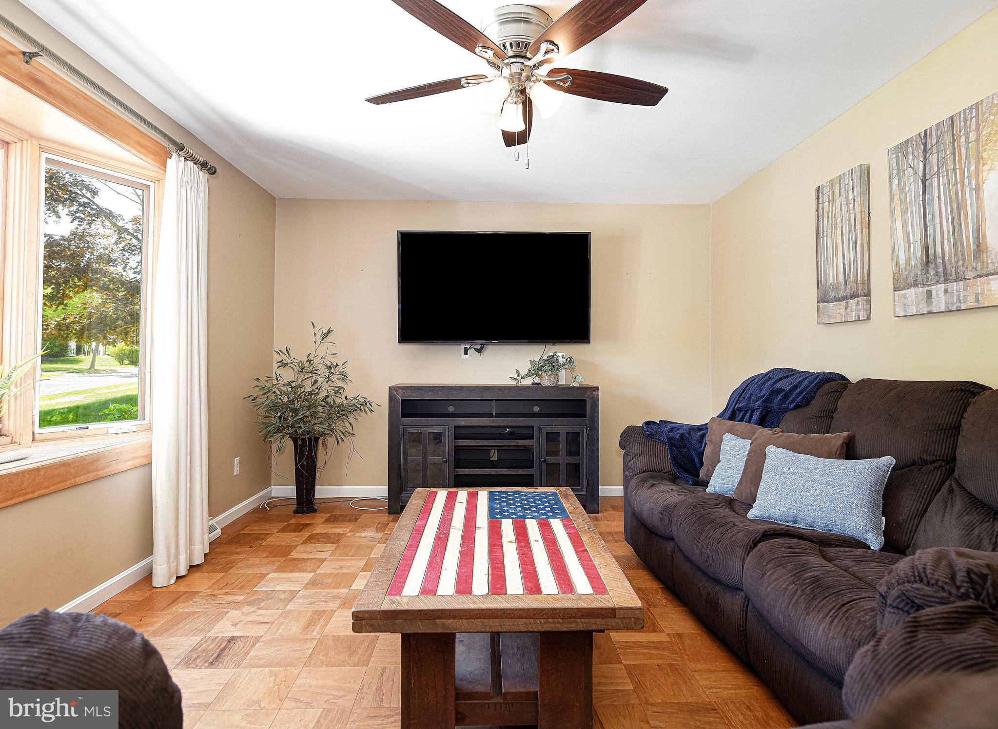 426 Gilmor Road Joppa, MD 21085 - Photo 7 of 42 Living room views