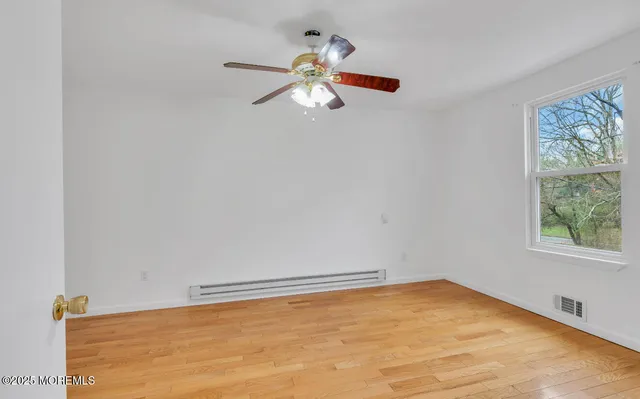 a view of empty room with window