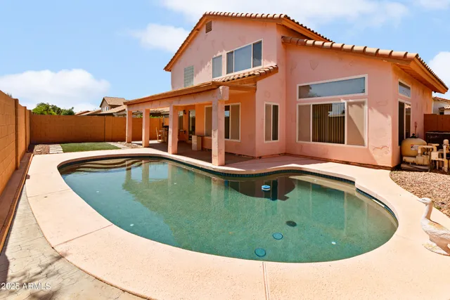 a view of a livingroom with fireplace and furniture