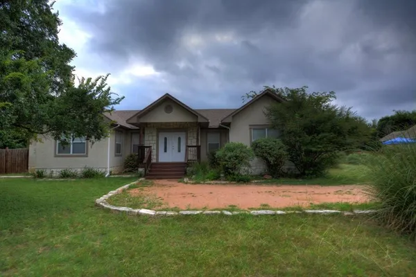 $2,150 | 659 B Town Creek Road, Kerrville, TX 78028