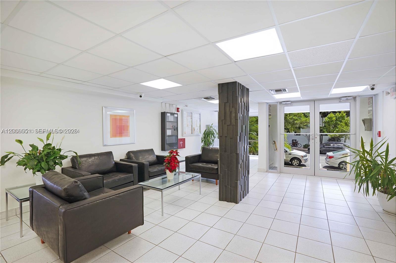 245 18th Street, Unit 305 Miami Beach, FL 33139 - Photo 7 of 9
