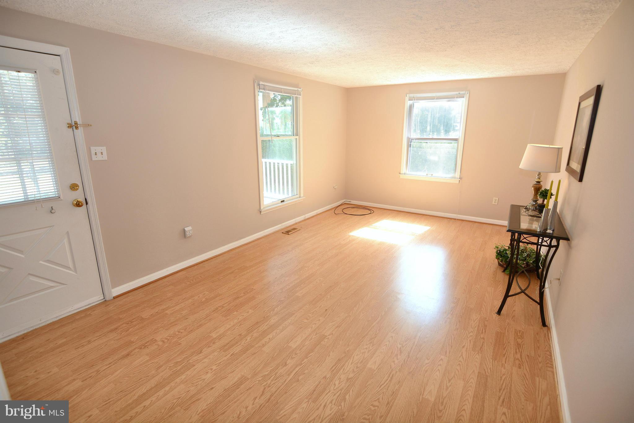 558 Manor Road Severna Park, MD 21146 - Photo 6 of 30 Living Room