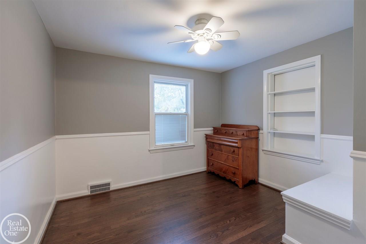 1901 Severn Road Grosse Pointe, MI 48236 - Photo 20 of 37 Bedroom