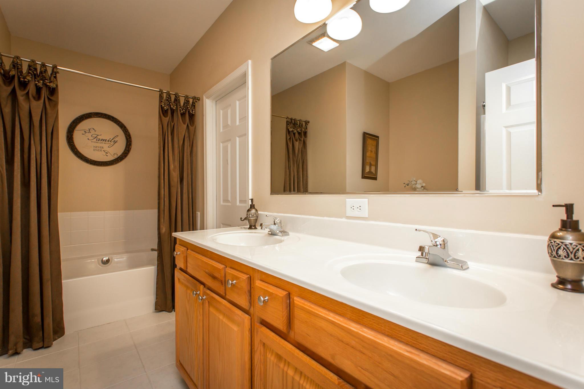 13604 Spriggs Road Manassas, VA 20112 - Photo 14 of 28 Bath (Master)