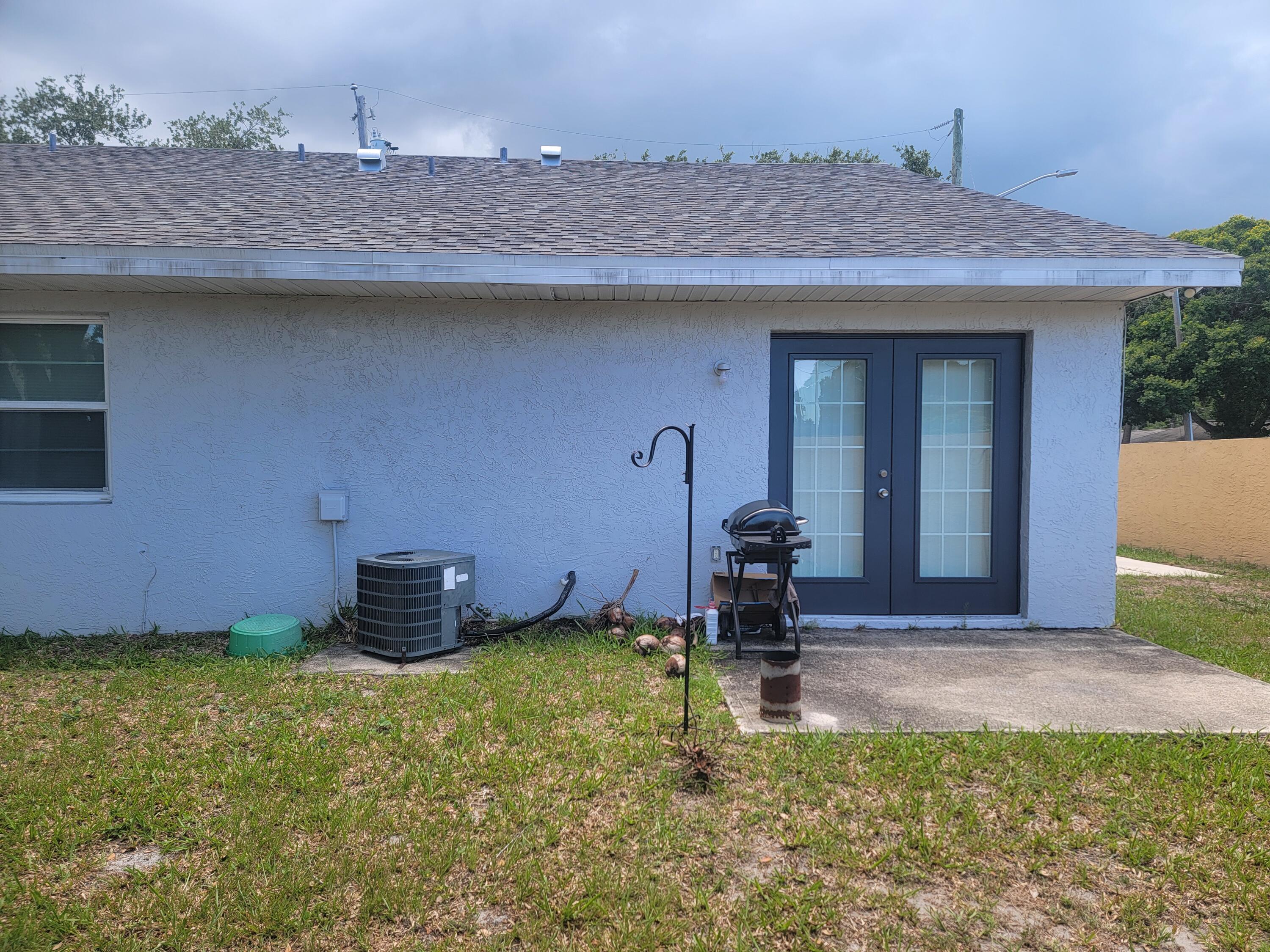 2001 Oleander Boulevard, Unit C Fort Pierce, FL 34950 - Photo 10 of 10 20250614_140901