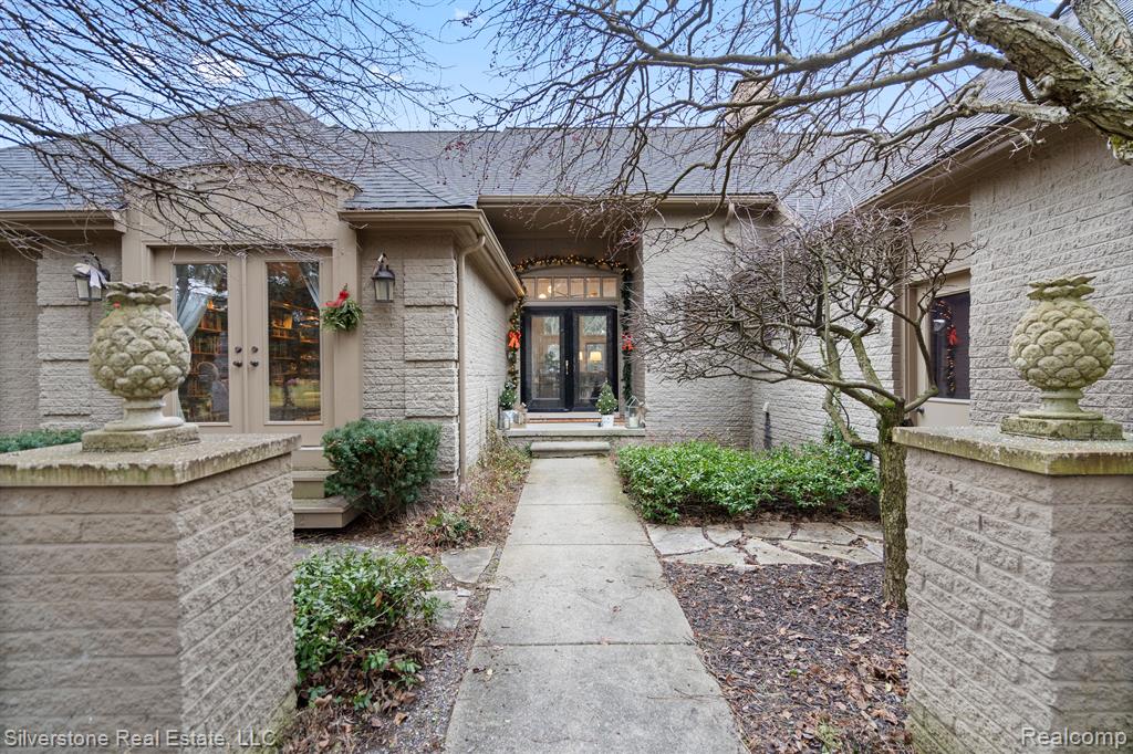 695 Peach Tree Lane Rochester Hills, MI 48306 - Photo 2 of 40