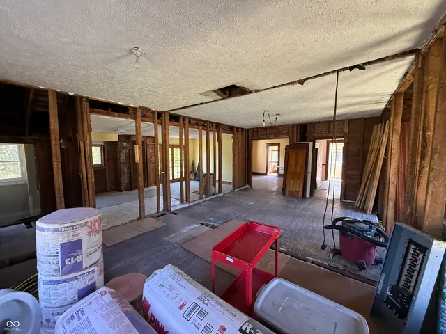 $480,000 | 5643 West County Road 525 South, Greencastle, IN 46135