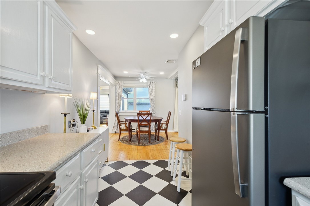 142 Colonel John Gardner Road Narragansett, RI 02882 - Photo 12 of 28 Gallery Image 12