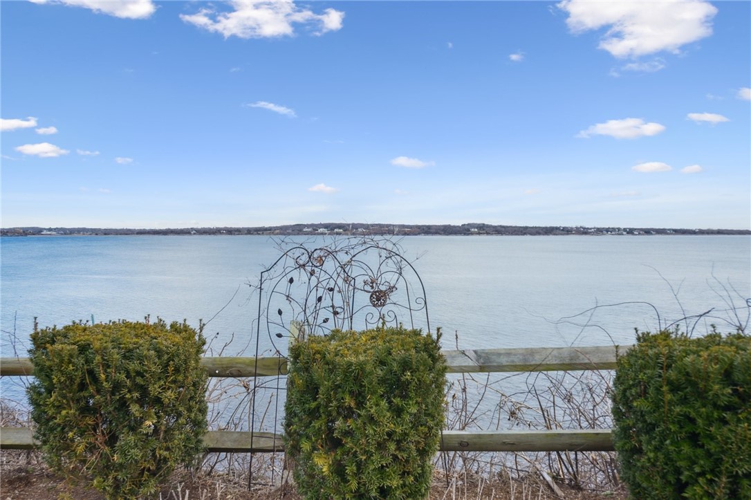 142 Colonel John Gardner Road Narragansett, RI 02882 - Photo 3 of 28 Gallery Image 3
