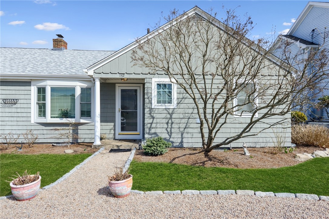 142 Colonel John Gardner Road Narragansett, RI 02882 - Photo 4 of 28 Gallery Image 4