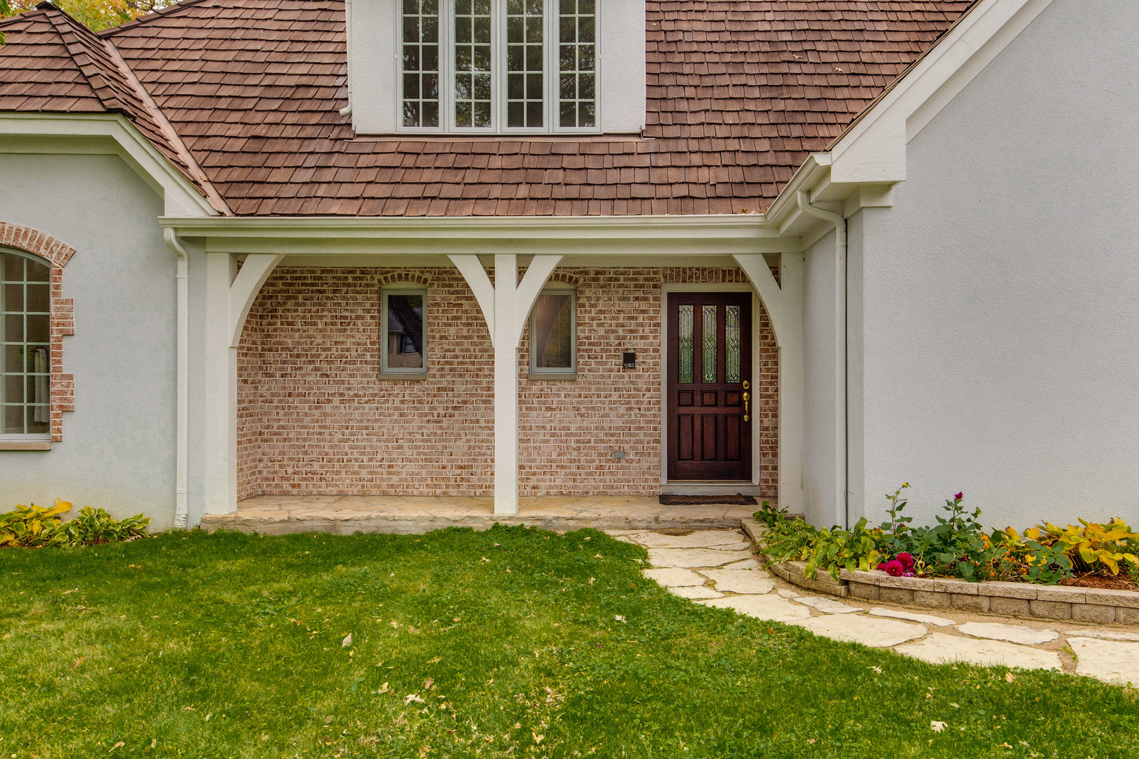 875 Valley Road Lake Forest, IL 60045 - Photo 2 of 43 a front view of a house with garden
