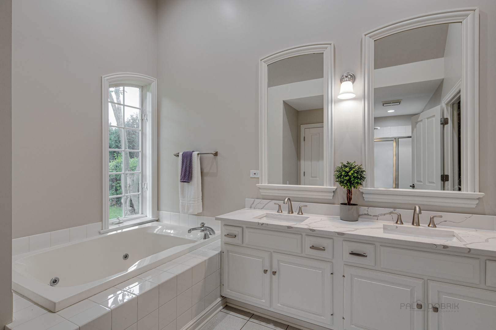 875 Valley Road Lake Forest, IL 60045 - Photo 23 of 43 a bathroom with a tub a sink and mirror