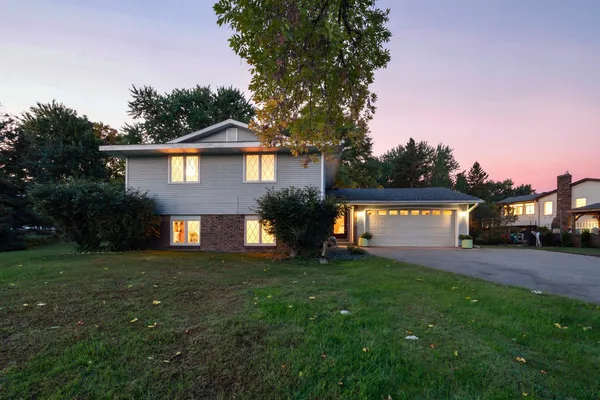 $499,000 | 8989 Lake Jane Trail North, Lake Elmo, MN 55042