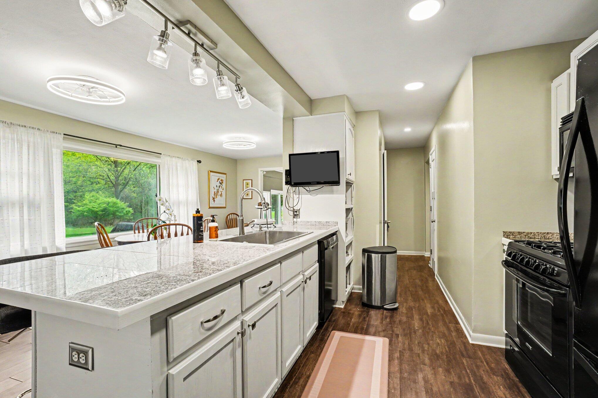 4429 Grand Prairie Road Kalamazoo, MI 49006 - Photo 6 of 29 008_file_3205
