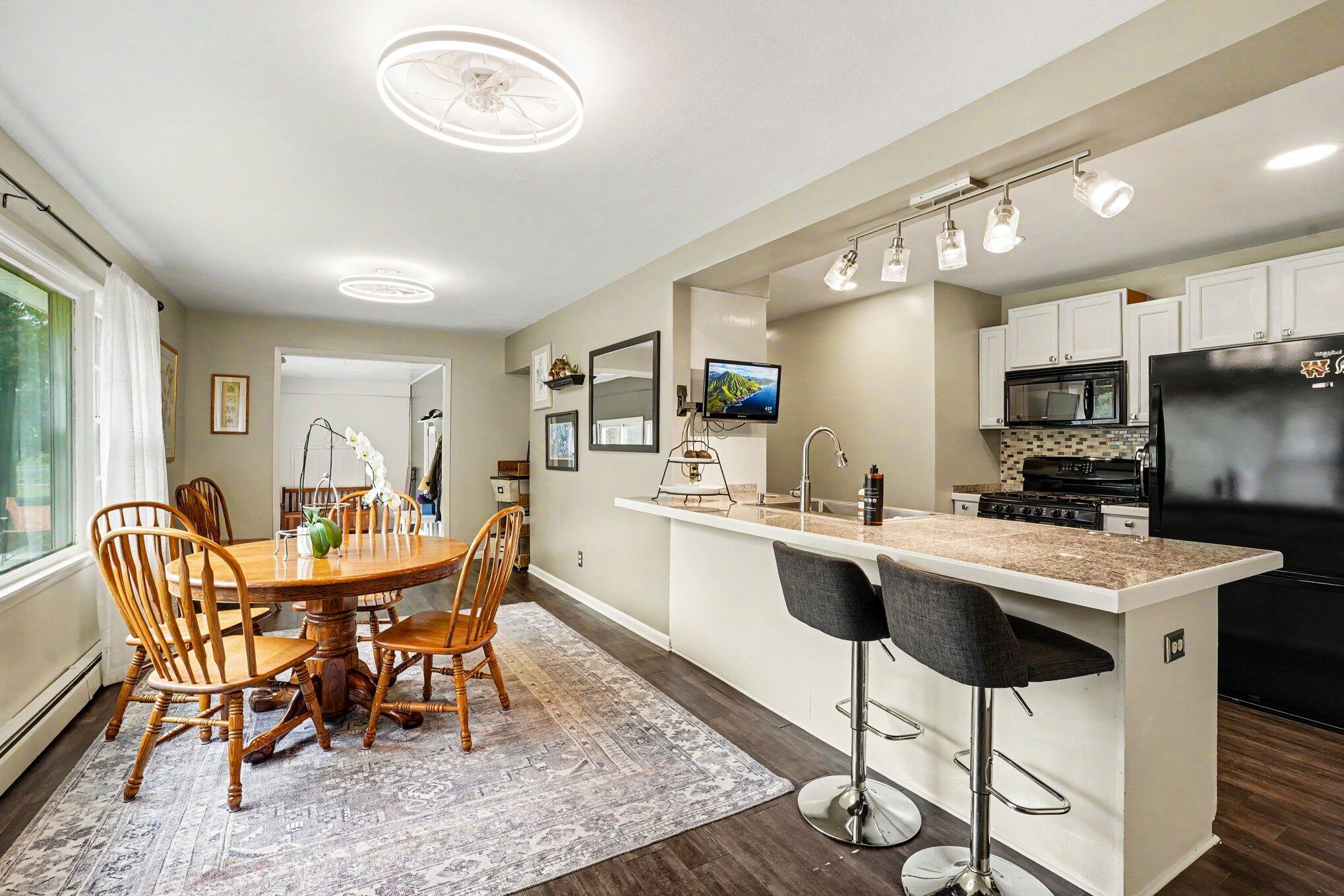 4429 Grand Prairie Road Kalamazoo, MI 49006 - Photo 9 of 29 010_file_9745