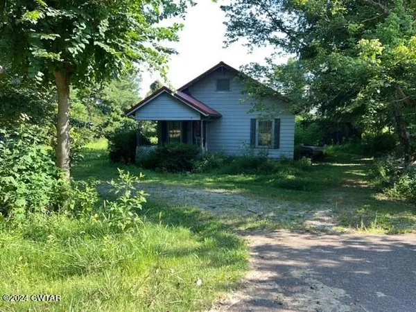 a view of a house with yard and a garden