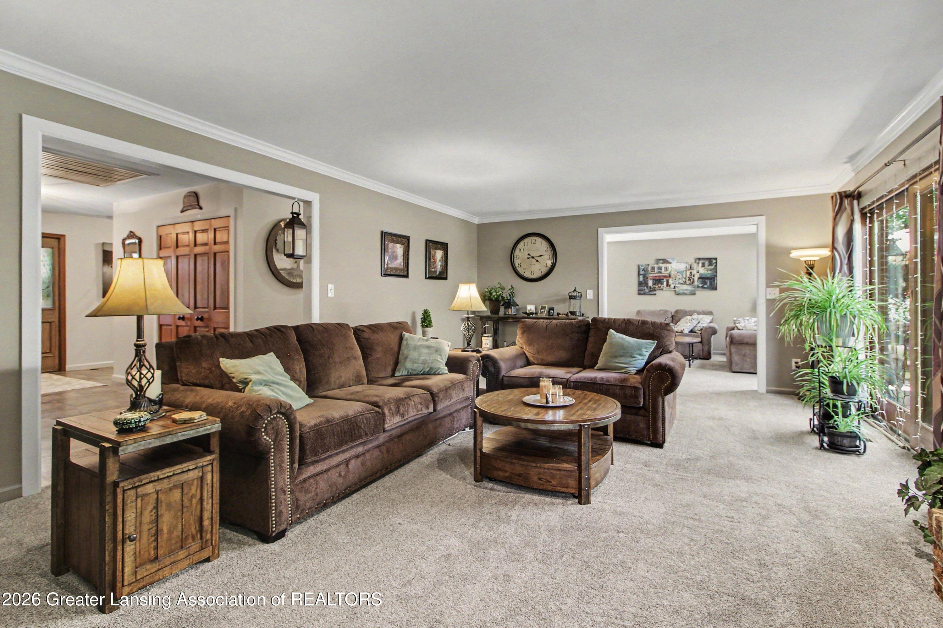 5589 North Territorial Road Ann Arbor, MI 48105 - Photo 5 of 29 Living Room