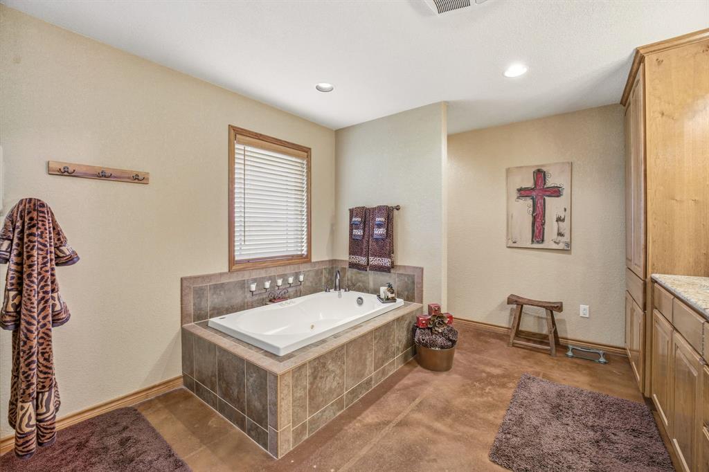 2548 Fm 1496 Dublin, TX 76446 - Photo 15 of 40 a spacious bathroom with a tub a sink and a mirror