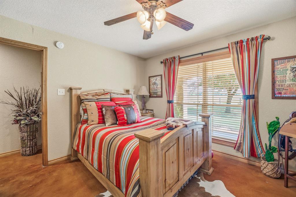 2548 Fm 1496 Dublin, TX 76446 - Photo 19 of 40 a bedroom with bed and a potted plant