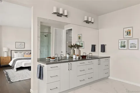 a en suite bathroom with double sink and a mirror