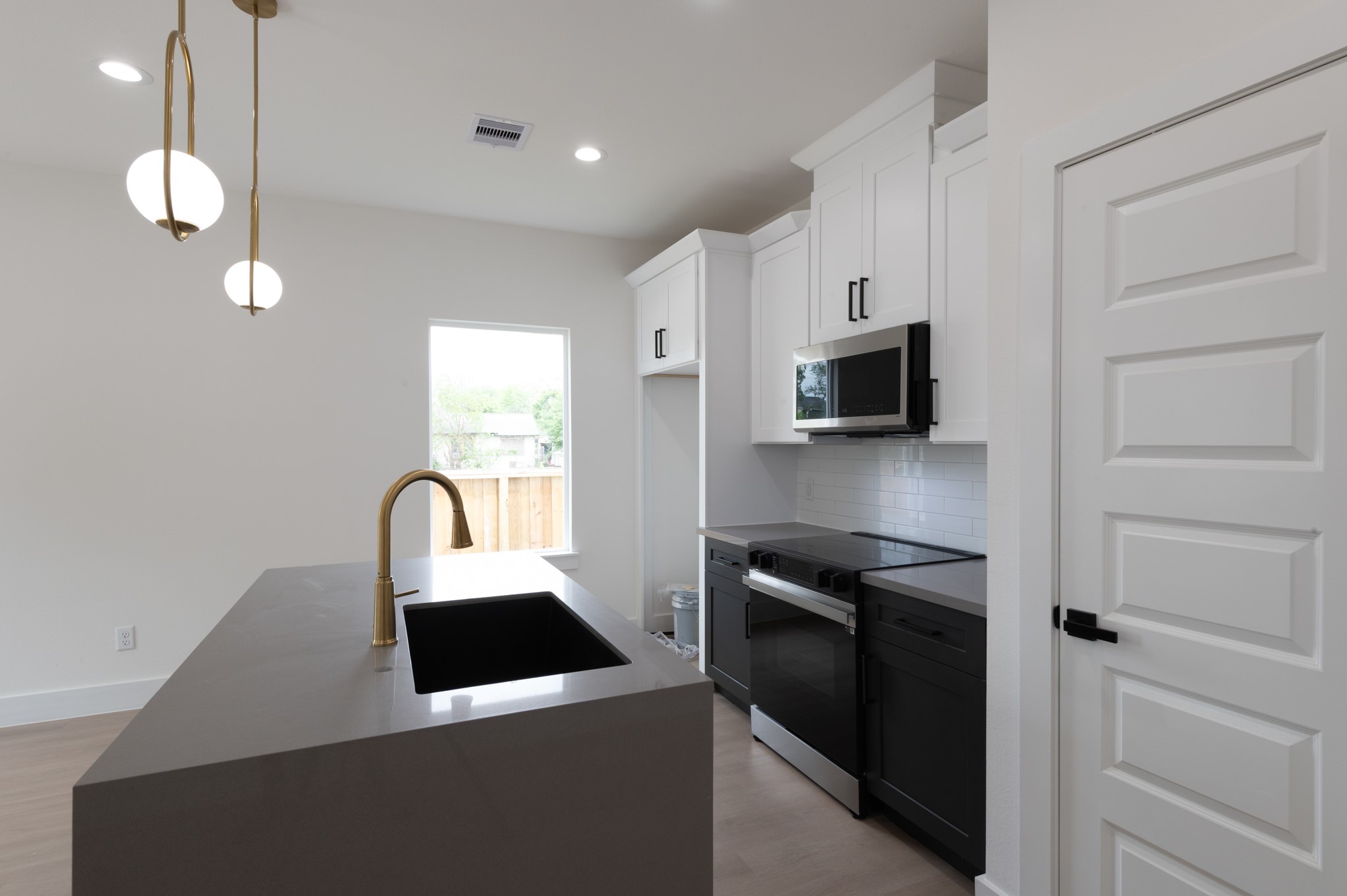 2316 McKee Street, Unit A Houston, TX 77009 - Photo 13 of 35