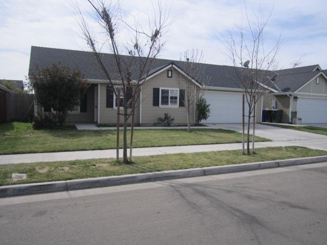 413 East Huntsman Avenue Reedley, CA 93654 - Photo 2 of 19 Gallery Image 2
