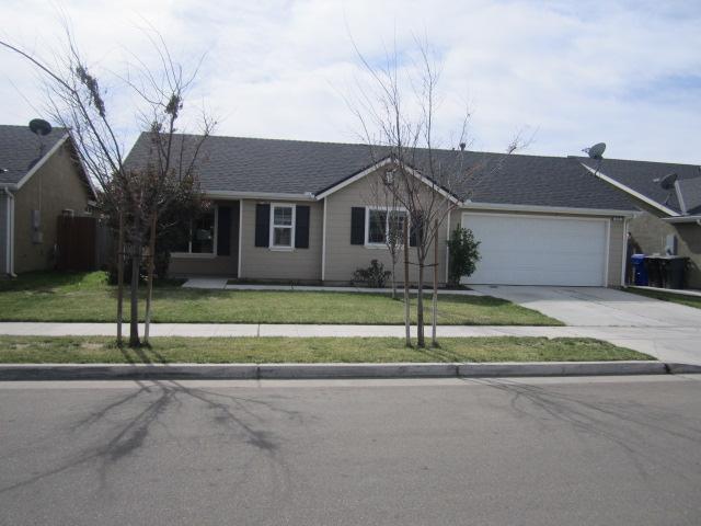 413 East Huntsman Avenue Reedley, CA 93654 - Photo 3 of 19 Gallery Image 3