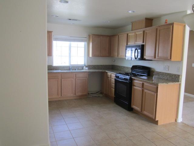 413 East Huntsman Avenue Reedley, CA 93654 - Photo 6 of 19 Gallery Image 6