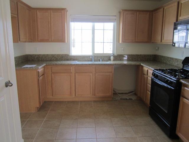 413 East Huntsman Avenue Reedley, CA 93654 - Photo 7 of 19 Gallery Image 7