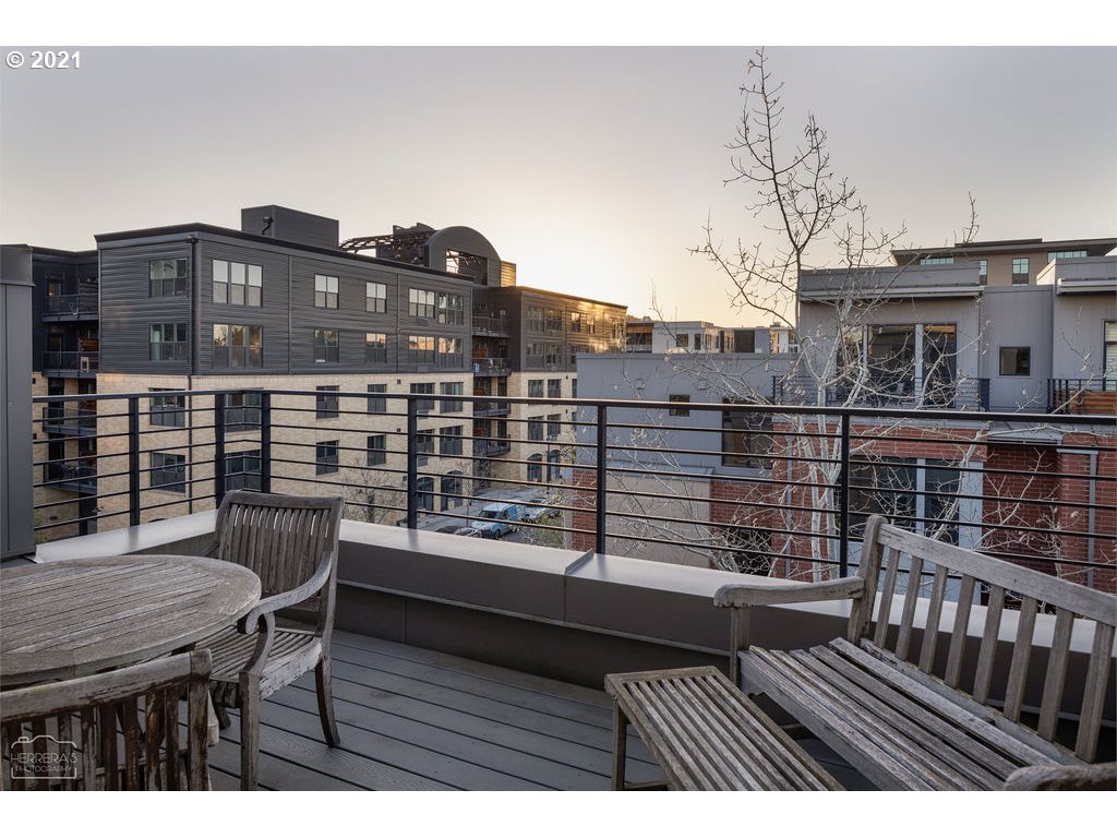 1690 Northwest Riverscape Street Portland, OR 97209 - Photo 15 of 32 Gallery Image 15