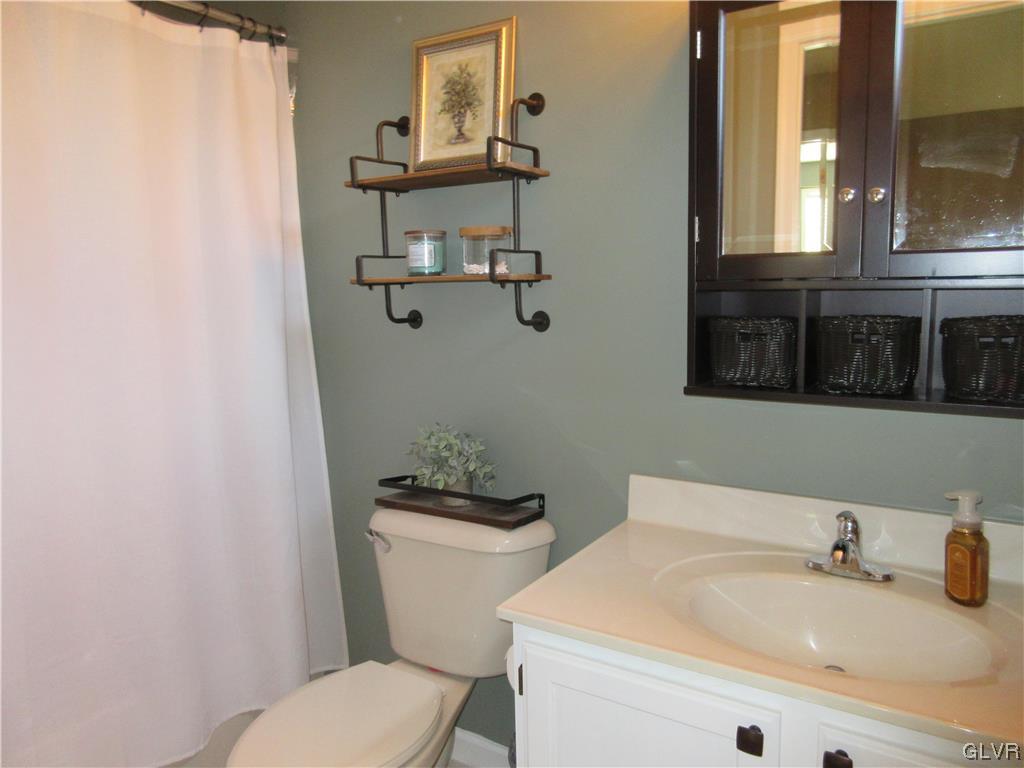 886 Merrivale Road Bethlehem, PA 18017 - Photo 24 of 34 Full bath