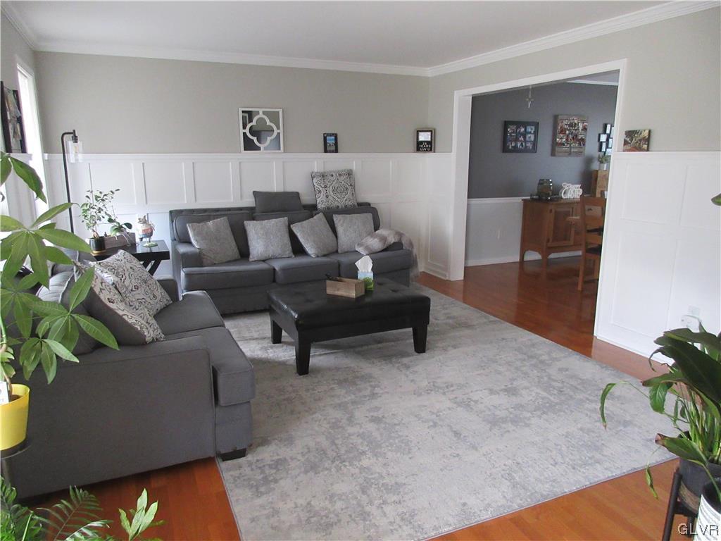 886 Merrivale Road Bethlehem, PA 18017 - Photo 8 of 34 Living room