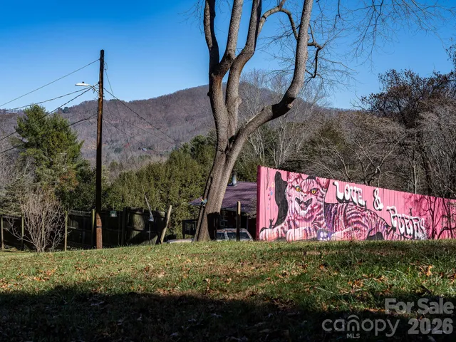 a sign that is on the side of the road