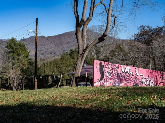 a sign that is on the side of the road