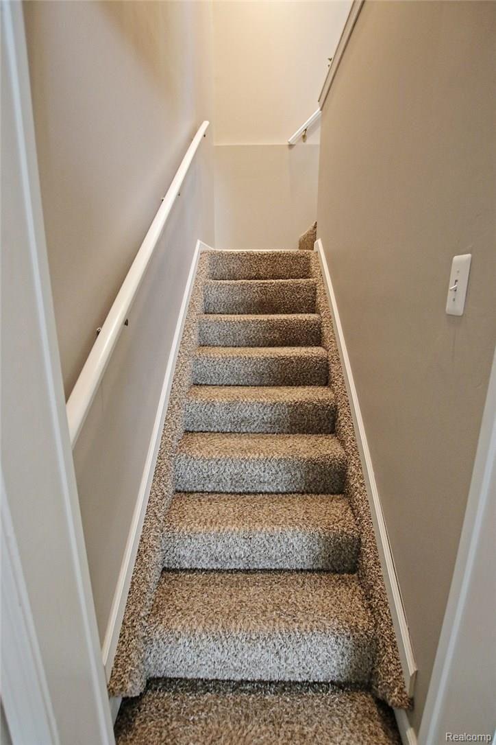 2702 Columbia Road Berkley, MI 48072 - Photo 24 of 50 24) Upstairs.jpg