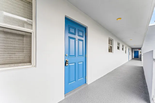a view of a livingroom with an entryway