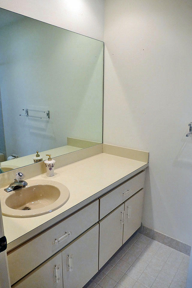 17291 Lake Park Road Boca Raton, FL 33487 - Photo 20 of 30 Bathroom 2