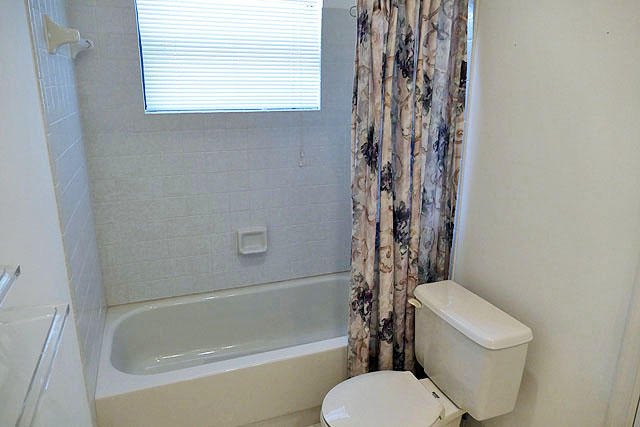 17291 Lake Park Road Boca Raton, FL 33487 - Photo 21 of 30 Bathroom 2