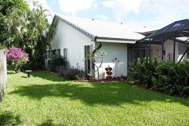 17291 Lake Park Road Boca Raton, FL 33487 - Photo 25 of 30 Yard