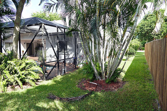 17291 Lake Park Road Boca Raton, FL 33487 - Photo 26 of 30 Yard