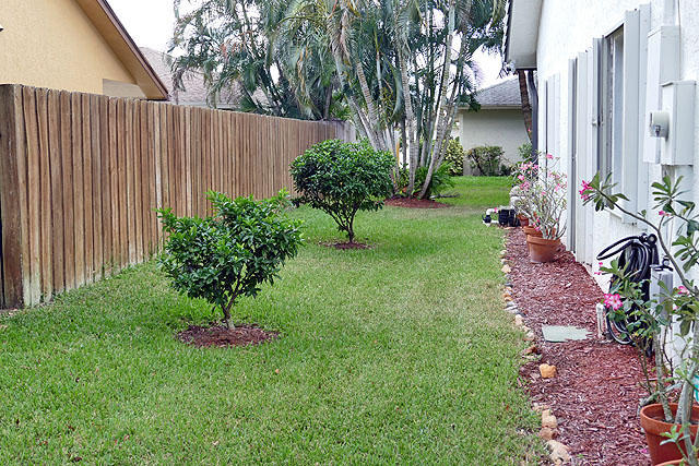 17291 Lake Park Road Boca Raton, FL 33487 - Photo 27 of 30 Side Yard