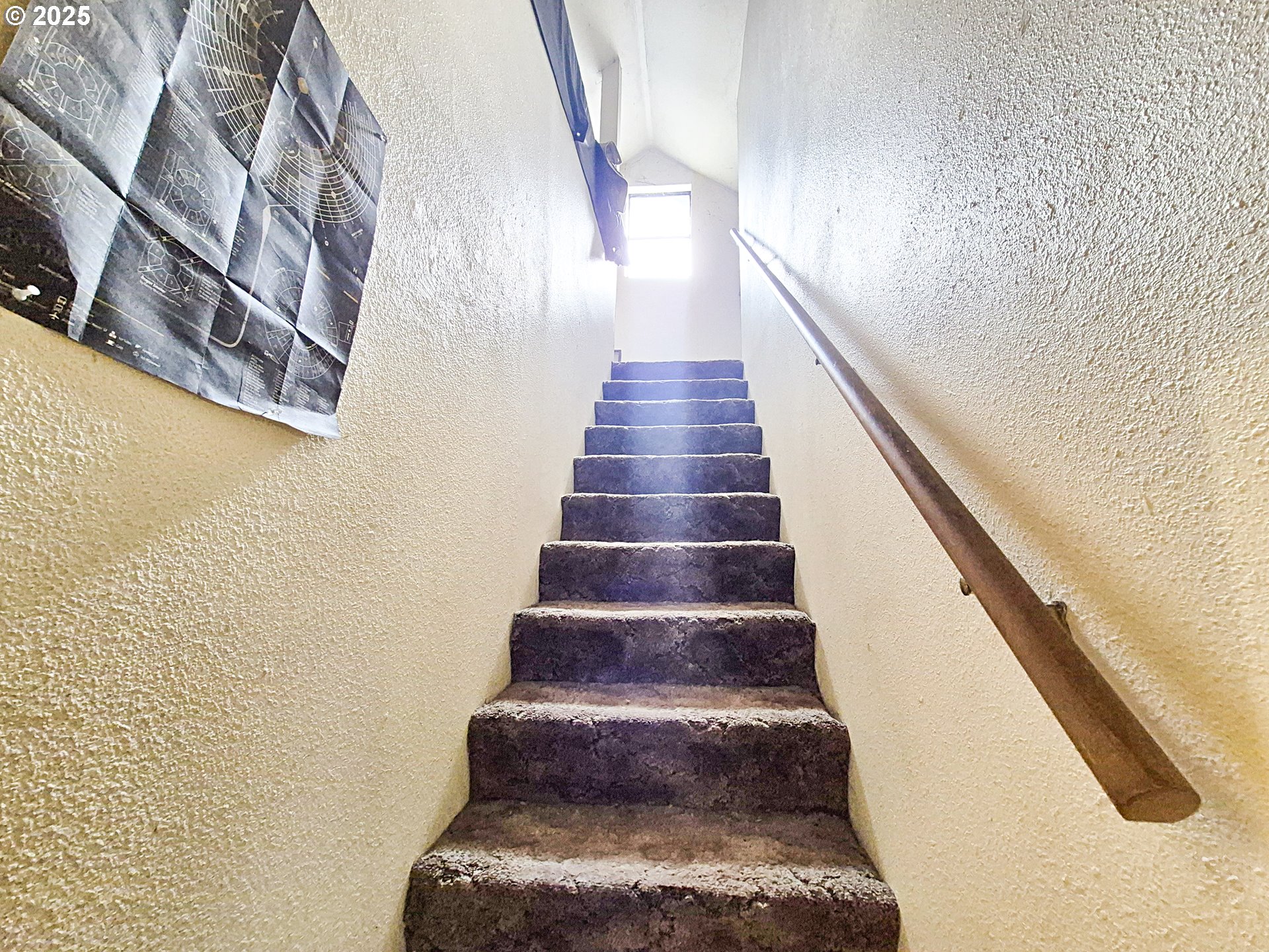 617 G Street Springfield, OR 97477 - Photo 18 of 26 a view of entryway