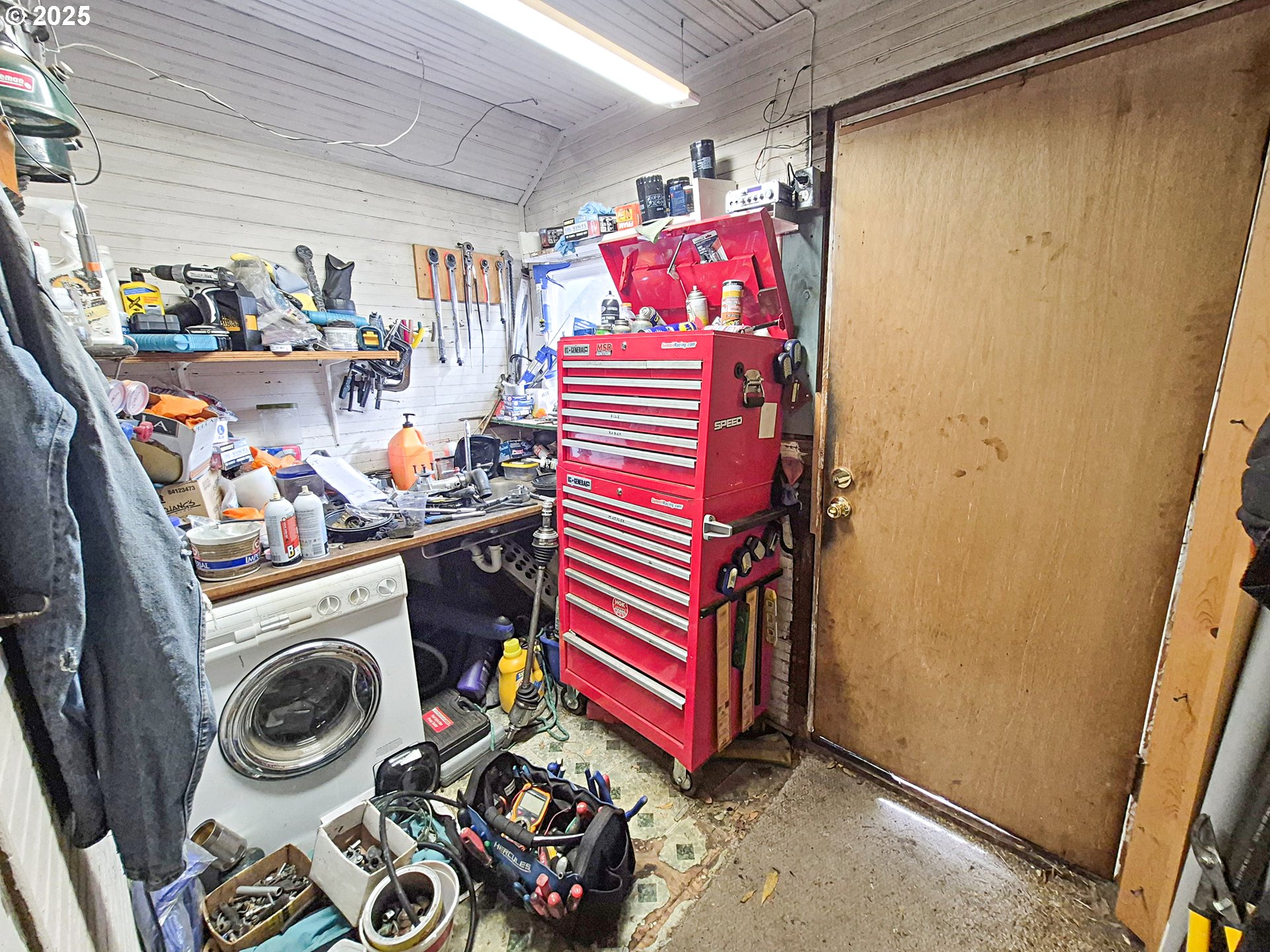 617 G Street Springfield, OR 97477 - Photo 22 of 26 a utility room with dryer and washer