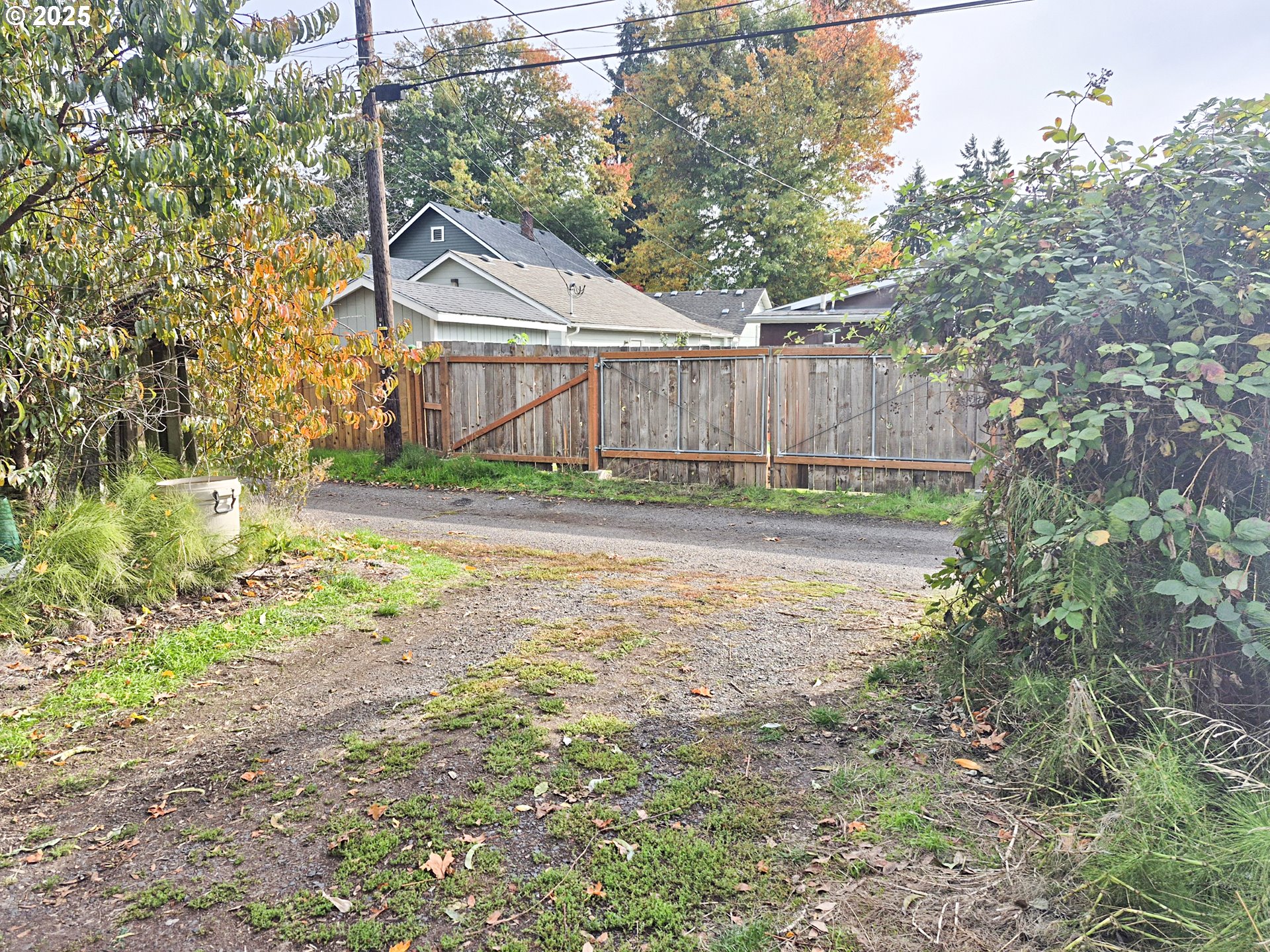 617 G Street Springfield, OR 97477 - Photo 25 of 26 a view of a yard in front of a house